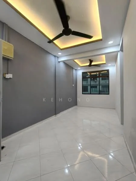Room features: white painted walls, grey accent wall, polished ceramic tile flooring, tray ceiling with recessed lighting, 2 ceiling fans, floor-to-ceiling windows, air conditioning unit; style: modern.