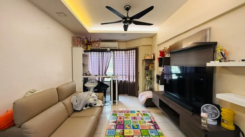 Living features: 3-seater fabric sofa in beige, ceiling fan with light, wall-mounted TV, TV console in dark wood, decorative shelving unit, curtains in light fabric, area rug with colorful pattern, white painted walls, tile flooring, decorative items on shelves; style: modern.