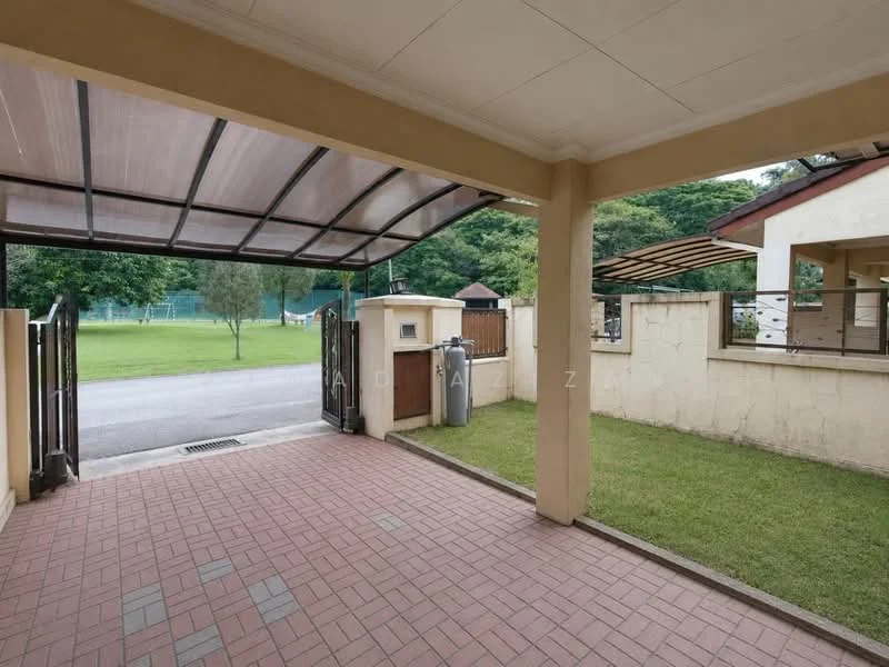 Exterior type: linked terrace house; features: paved driveway, carport with transparent roof, manicured lawn, fenced perimeter, garden area, adjacent green space, brick paving, outdoor lighting, access gate, covered entrance; style: modern.