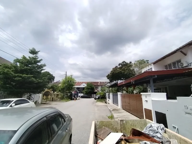 Exterior type: linked terrace house; features: residential street, paved road, manicured trees, white painted facade, brown wooden fence, car porch with awning, visible parked vehicles, cloudy sky; style: modern.