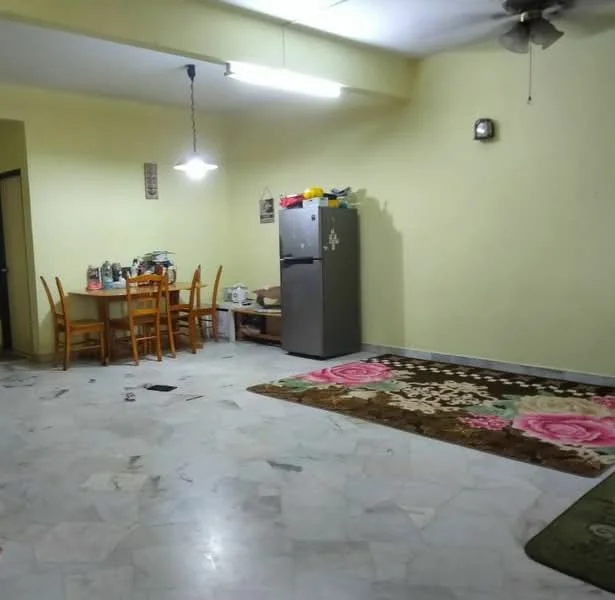 Living features: marble flooring, yellow painted walls, ceiling fan, recessed lighting, dining table with four chairs, stainless-steel fridge, area rug with floral pattern, wall clock.