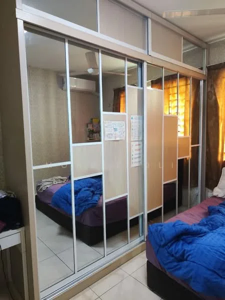 Bedroom features: queen-size bed, upholstered headboard, mirrored sliding wardrobe, wooden bedside table, wall-mounted air conditioning unit, curtains, decorative wall, tile flooring; style: modern.