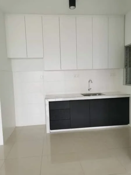 Kitchen features: white upper cabinets, black lower cabinets, marble countertop, single-bowl stainless-steel sink, chrome pull-down faucet, white tiled backsplash, recessed downlights, ceramic tile flooring; style: modern.