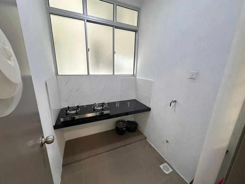 Kitchen features: black countertop, two-burner gas hob, white tiled backsplash, white walls, grey floor tiles, window with clear glass, sink drain, two bowls for storage; style: modern.