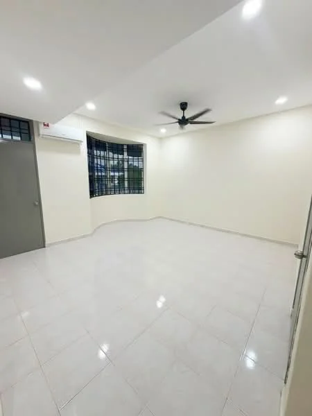 Room features: white painted walls, glossy ceramic tile flooring, recessed LED downlights, 5-blade ceiling fan, floor-to-ceiling windows, air conditioning unit, corner windows, neutral color scheme; style: modern.