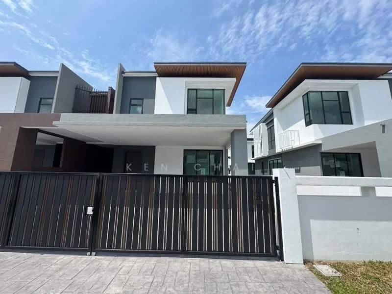 Exterior type: semi-detached house; features: two-storey structure, white painted facade, grey accent walls, flat roof, large windows, gated entrance, manicured lawn, paved driveway, modern architectural design; style: modern.
