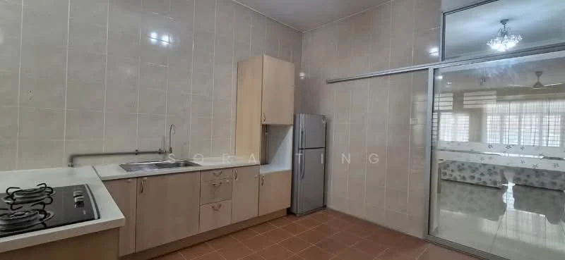 Kitchen features: laminate cabinetry in light wood, white tiled walls, brown tiled flooring, single-bowl stainless-steel sink, chrome pull-down faucet, 4-burner gas hob, freestanding fridge, window with sheer curtains, ceiling light fixture, open layout to living area; style: modern.