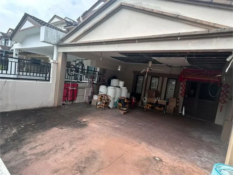 Exterior type: linked terrace house; features: open-air parking lot, concrete flooring, exposed beams, storage area with plastic containers, wooden structure, partially covered car porch, surrounded by residential buildings; style: modern.