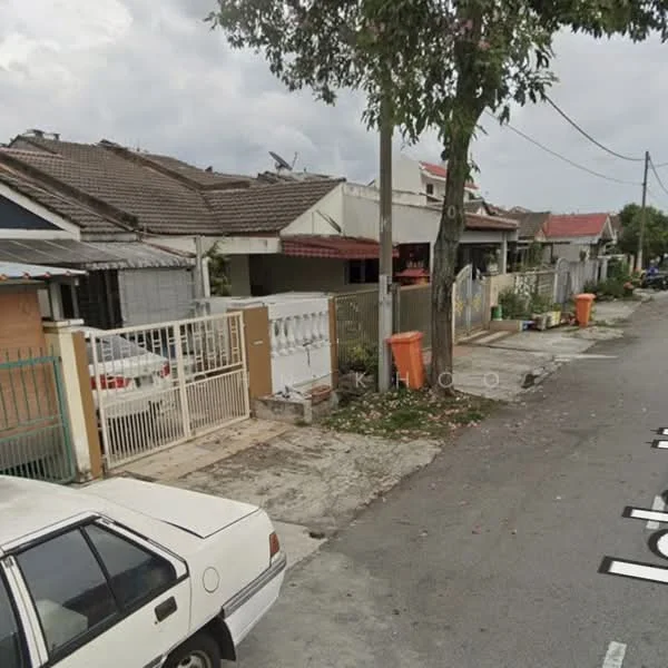Exterior type: linked terrace house; features: single-storey, white painted facade, gated entrance, manicured lawn, paved walkway, street view, surrounded by residential houses, visible utility poles, orange trash bins, asphalt road; style: traditional.