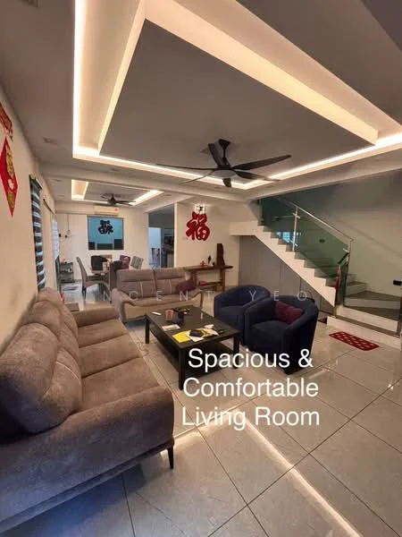 Living features: 5-blade ceiling fan with integrated LED light, sofa in grey fabric, coffee table, TV console, wall-mounted TV, area rug, recessed ceiling lights, glossy tile flooring, large windows with blinds, decorative wall art, staircase with glass railing; style: modern.