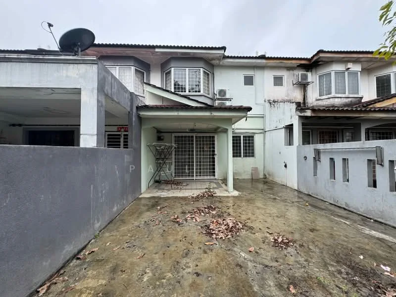 Exterior type: linked terrace house; features: concrete facade, flat roof, single-storey, manicured lawn, paved walkway, outdoor space with leaves on the ground, visible air conditioning units, security grille at entrance, gated entry, surrounded by residential buildings; style: modern.