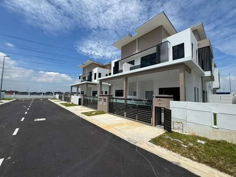 Exterior type: linked terrace house; features: white painted facade, cream painted facade, flat roof, two-storey, manicured lawn, paved driveway, balconies with railings, modern architectural design, surrounded by open space, street view, visible parking area; style: modern.