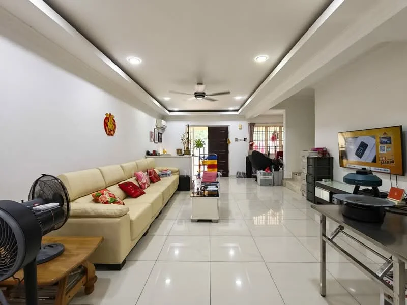 Living features: cream leather sofa, decorative cushions, wooden coffee table, TV console, wall-mounted TV, ceiling fan with light, recessed lighting, white painted walls, glossy tile flooring, open layout, decorative wall art, air conditioning unit; style: modern.