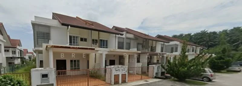 Exterior type: linked terrace house; features: two-storey building, red tiled roof, cream painted facade, white window frames, front porch area, fenced front yard, manicured landscaping, paved driveway, multiple parking spaces, surrounded by greenery; style: modern.