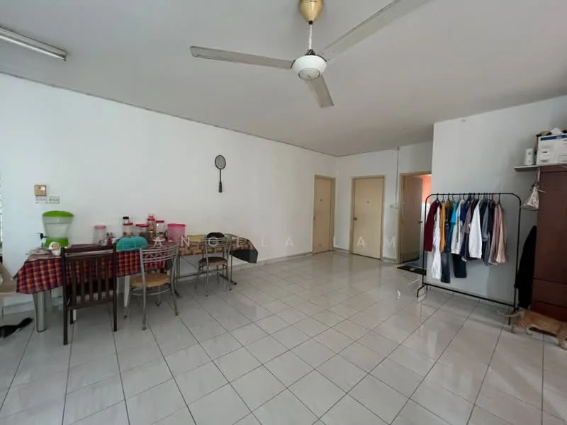 Room features: white painted walls, glossy ceramic tile flooring, ceiling fan, dining table with checkered tablecloth, 4 dining chairs, clothes rack with hanging clothes, wooden wardrobe, 2 doors, kitchen area with green container; style: minimalist.