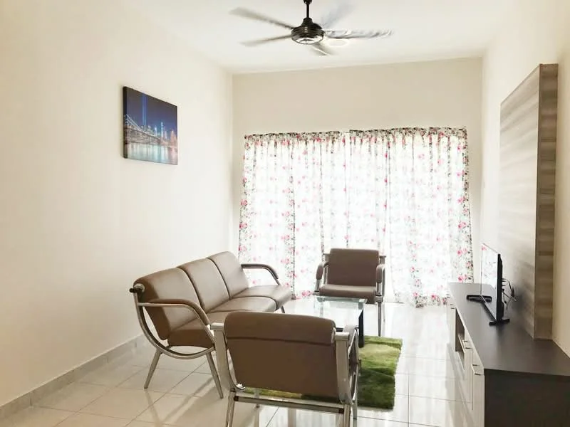 Living features: 3-seater leather sofa in brown, 2 armchairs in brown, coffee table, TV console, wall-mounted TV, floor-to-ceiling windows, sheer curtains with floral pattern, ceiling fan with light, light-colored walls, glossy tile flooring, decorative artwork on wall, green area rug; style: modern.