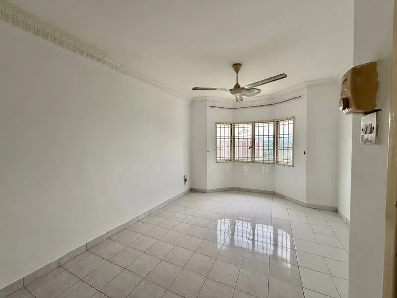 Living features: white painted walls, ceramic tile flooring, 5-blade ceiling fan, large windows, natural light, corner window, neutral color scheme, baseboards.