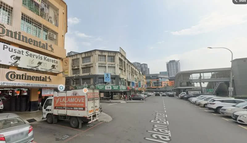 Exterior type: shophouse; features: multi-storey buildings, commercial signage, parking spaces, street view, road access, urban setting, visible vehicles, sidewalks; style: modern.