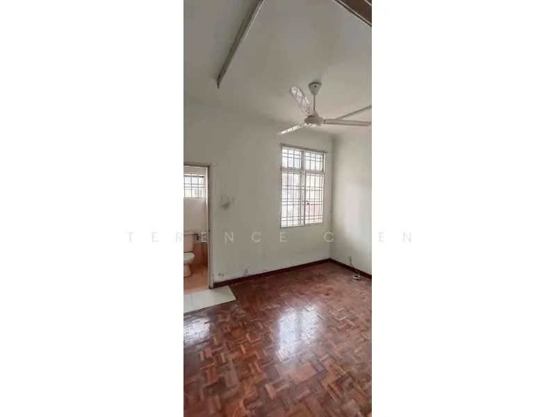 Room features: wooden flooring, white painted walls, ceiling fan, large windows, natural light, doorway leading to another room, baseboards; style: minimalist.