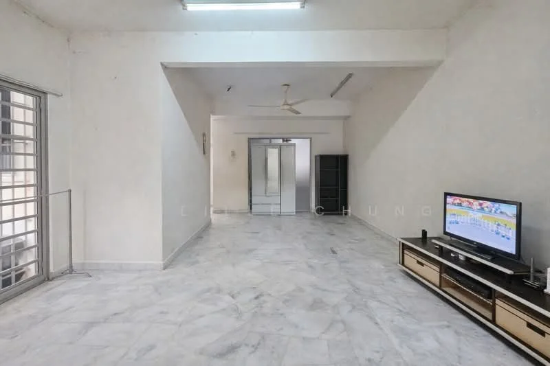 Living features: white painted walls, marble flooring, ceiling fan, sliding glass door, large windows, TV console, wall-mounted TV, area rug, recessed lighting; style: minimalist.