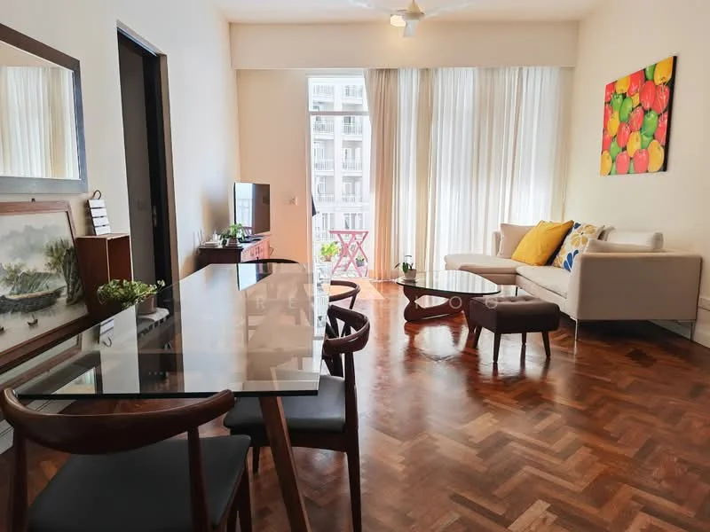 Living features: parquet wood flooring, white painted walls, large floor-to-ceiling windows with sheer curtains, 3-seater fabric sofa in beige, colorful throw pillows, wooden coffee table, dining table with 4 wooden chairs, framed artwork with fruit theme, TV console, wall-mounted TV, decorative plants; style: modern; view: city.