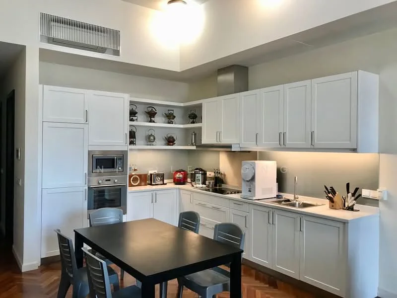 Kitchen features: white shaker cabinets, stainless-steel built-in oven, stainless-steel microwave, 4-burner gas hob, stainless-steel range hood, single-bowl stainless-steel sink, chrome pull-down faucet, white quartz countertop, wooden flooring, open shelving, kitchen utensils on countertop, dining table with black surface, 4 grey plastic dining chairs, recessed downlights, wall-mounted split AC; style: modern.