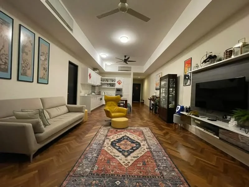 Living features: 3-seater fabric sofa in light grey, yellow accent chair, wooden coffee table, TV console with wall-mounted TV, area rug with intricate pattern, wooden flooring, ceiling fan with light, recessed lighting, decorative wall art, glass display cabinet, bar counter with glassware, open shelving, wall-mounted decor, large windows with natural light; style: modern.