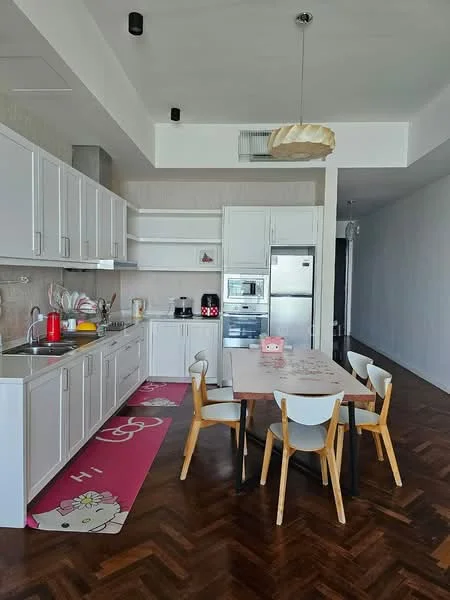 Kitchen features: white shaker cabinets, stainless-steel fridge, built-in oven, freestanding range oven, single-bowl stainless-steel sink, chrome pull-down faucet, marble countertop, white tile backsplash, wooden dining table, 4 dining chairs, pink area rug, recessed downlights, pendant light; style: modern.
