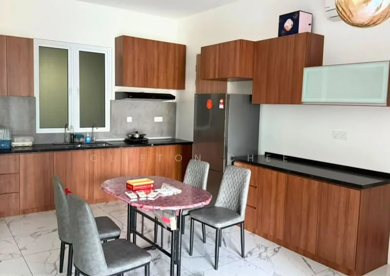 Kitchen features: wood cabinetry in brown finish, black granite countertop, grey tile backsplash, stainless-steel fridge, built-in stove, single-bowl stainless-steel sink, chrome pull-down faucet, 4 dining chairs, round dining table with marble top, window with white frame, recessed downlights, pendant light fixture; style: modern.