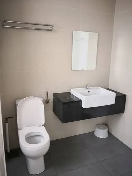 Bathroom features: white wall tiles, grey floor tiles, floating black vanity with sink, square ceramic sink, chrome faucet, framed mirror, one-piece toilet, towel rail, toilet paper holder; style: modern.