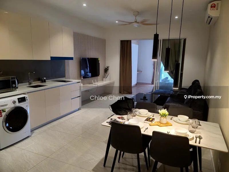 Kitchen features: light-coloured cabinetry, grey countertop, single-bowl stainless-steel sink, chrome pull-down faucet, built-in oven, microwave, stainless-steel washing machine, ceramic tile flooring, recessed downlights, open shelving, kitchen island, dining table with 4 chairs, wall-mounted TV; style: modern. Living features: 3-seater fabric sofa in dark grey, coffee table, area rug, ceiling fan, wall-mounted TV; style: modern.