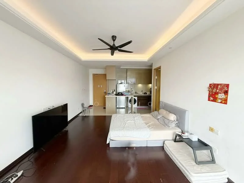Living features: dark wood flooring, white painted walls, tray ceiling with recessed lighting, 5-blade ceiling fan, large flat-screen TV, sofa bed, small side table, open kitchen area, kitchen cabinetry, stainless-steel refrigerator, stainless-steel sink, kitchen countertop, bar stools; style: modern.