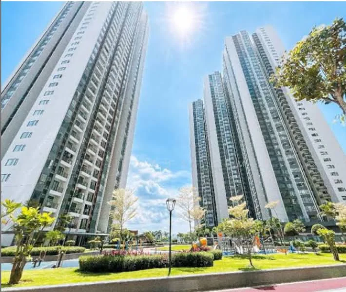 Exterior type: high-rise condominium; features: glass curtain wall, white painted facade, approximately 20-storey high-rise, manicured lawn, mature trees, landscape garden, outdoor swimming pool, children's playground, BBQ pit, walking path, street lamps, sunny sky; style: modern.
