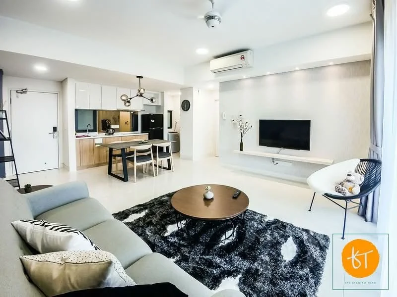 Living features: 3-seater fabric sofa in grey, round coffee table, area rug with geometric pattern, wall-mounted TV, TV console, ceiling fan, recessed downlights, white painted walls, sliding glass door, dining table with 4 chairs, kitchen island, open shelving, decorative wall art; style: modern.