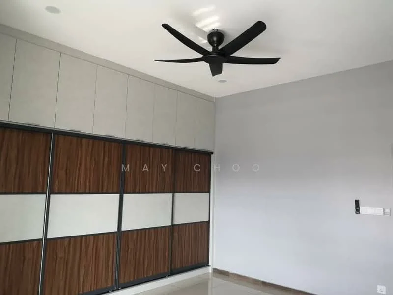 Room features: grey painted walls, light grey ceiling, 5-blade ceiling fan in black, built-in wardrobe with wood and grey panels, glossy tile flooring, wall-mounted light switch; style: modern.