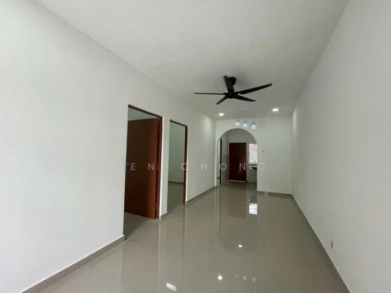 Room features: white painted walls, glossy tile flooring, 5-blade ceiling fan, arched doorway, door frames, recessed ceiling lights; style: modern.