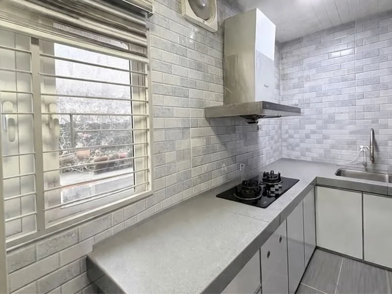 Kitchen features: grey countertop, white cabinetry, stainless-steel sink, chrome pull-down faucet, built-in gas hob, stainless-steel range hood, grey tiled backsplash, window with horizontal blinds, view of garden, under-cabinet lighting; style: modern; view: garden.