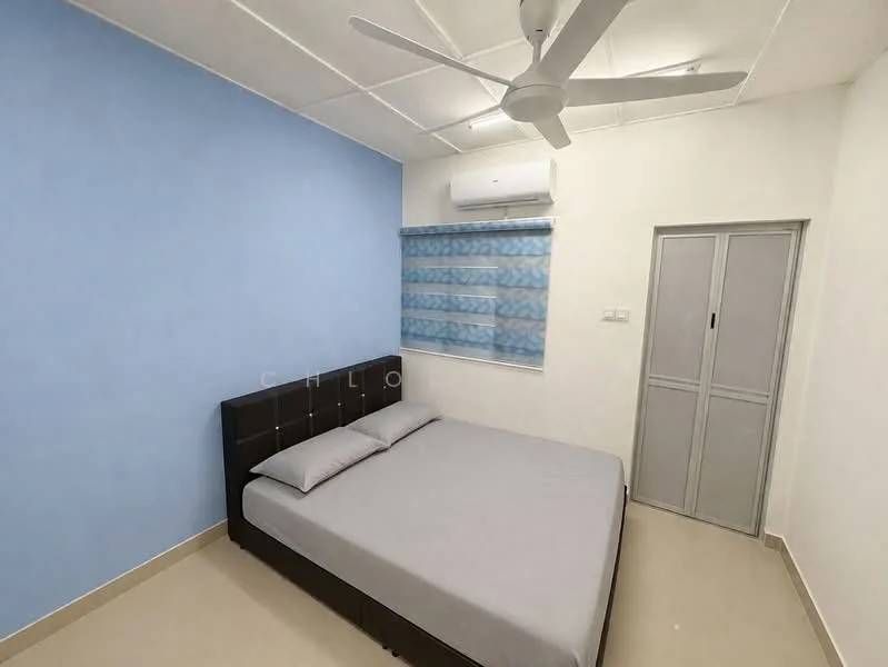 Bedroom features: queen-size bed with grey bedding, upholstered headboard, 2 bedside pillows, light blue accent wall, white painted walls, ceiling fan with light, wall-mounted split AC, window with blue patterned sheer curtains, built-in wardrobe with sliding doors, neutral tile flooring; style: modern.
