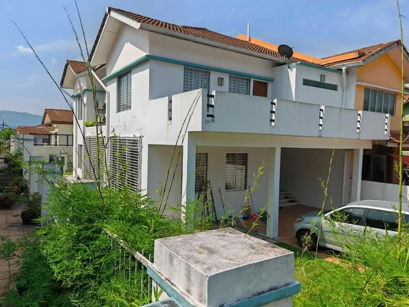 Exterior type: semi-detached house; features: white painted facade, flat roof, two-storey, balcony with railing, car porch, manicured landscaping, surrounded by greenery, driveway with interlocking pavers; style: modern.