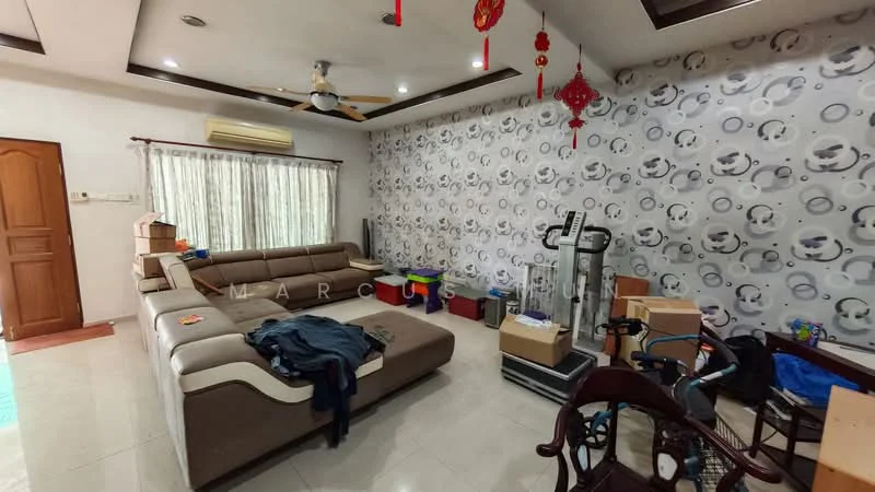 Living features: L-shape sectional sofa in beige, coffee table, wall-mounted TV, decorative wall with circular pattern wallpaper, white painted walls, recessed ceiling with downlights, ceiling fan, curtains, tile flooring, exercise equipment, boxes and miscellaneous items; style: modern.