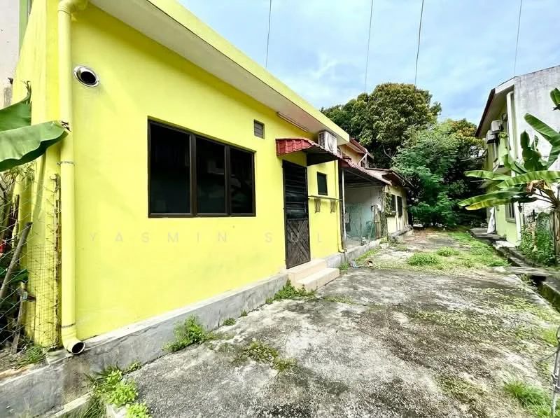 Exterior type: detached bungalow; features: yellow painted facade, single-storey, concrete flooring, visible air conditioning unit, manicured lawn, surrounded by greenery, fenced perimeter, driveway, garden area; style: modern.