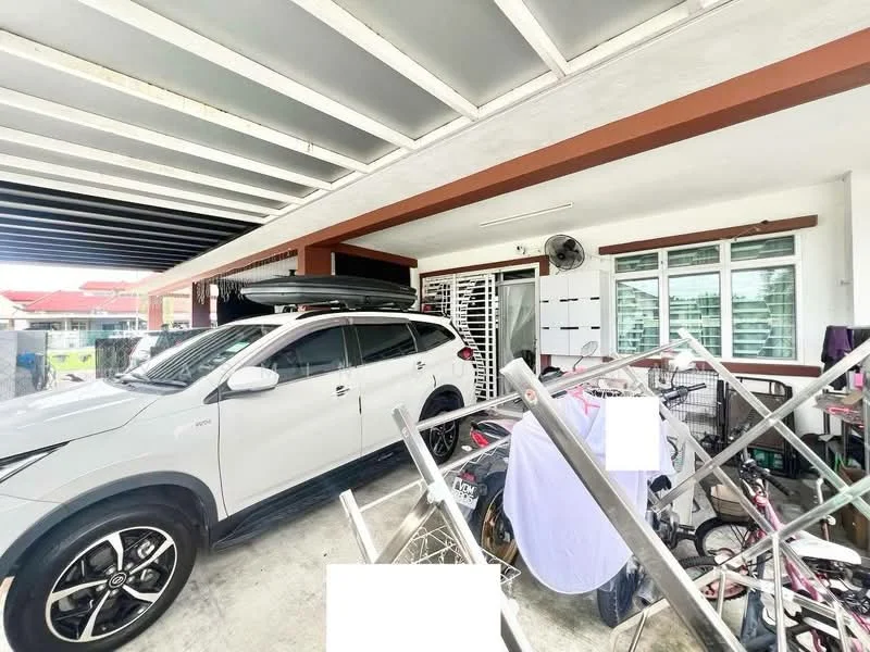 Exterior type: linked terrace house; features: car porch with awning, white painted facade, sliding glass door, floor-to-ceiling windows, 1 wall-mounted split AC, concrete flooring, manicured lawn, surrounded by fencing; style: modern.