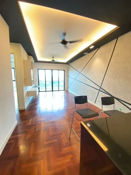 Living features: dark wooden herringbone flooring, tray ceiling with recessed lighting, 5-blade ceiling fan, large sliding glass door, black countertop, bar stools, accent wall with geometric pattern, floor-to-ceiling windows, natural light from windows; style: modern; view: city.