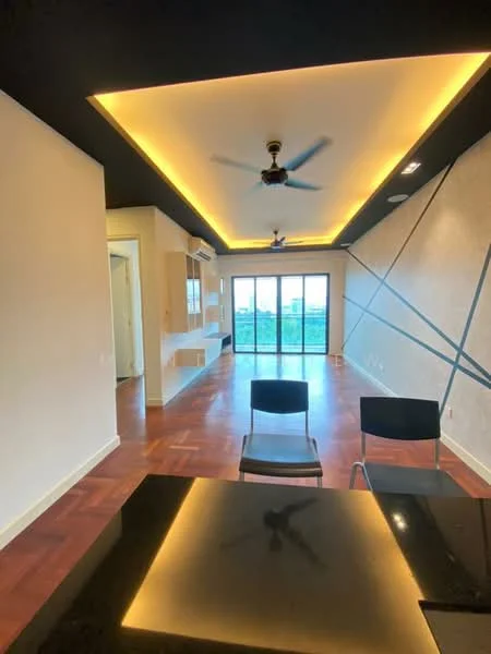 Living features: dark ceiling with recessed lighting, 5-blade ceiling fan with light, wooden flooring, large sliding glass door, view of greenery, wall with geometric design, built-in cabinetry, open layout; style: modern; view: garden.
