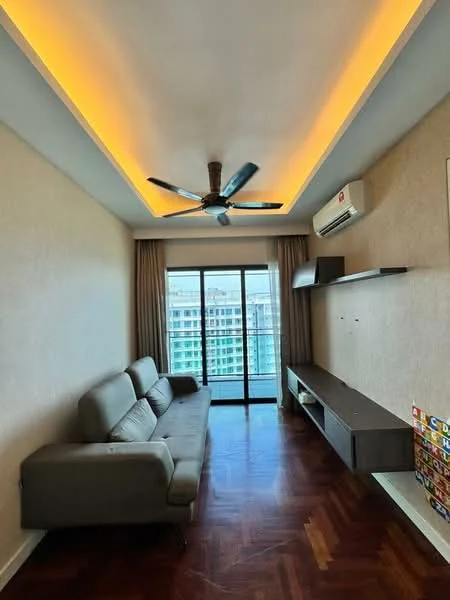 Living features: 3-seater fabric sofa in grey, wall-mounted TV, floating TV console in grey, ceiling fan, recessed LED lighting, floor-to-ceiling sliding glass door, curtains, parquet wood flooring, wall with light-colored paint; style: modern; view: city.