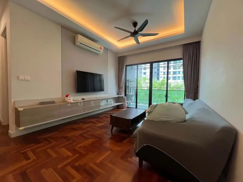 Living features: wooden flooring, 5-blade ceiling fan with integrated LED light, wall-mounted TV, TV console with storage, sofa in grey, coffee table, floor-to-ceiling windows, curtains, recessed lighting, air conditioning unit; style: modern; view: garden.