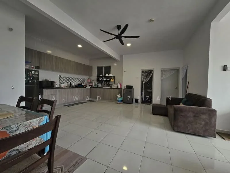 Living features: 3-seater fabric sofa in brown, coffee table, area rug, wall-mounted TV, ceiling fan, white painted walls, tile flooring, large windows with sheer curtains; style: modern. Kitchen features: kitchen cabinets in wood finish, black countertop, stainless-steel fridge, built-in oven, 4-burner gas hob, sink, mosaic tile backsplash, open shelving; style: modern.