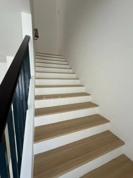 Room features: wooden staircase, white painted walls, handrail, light-colored flooring, stair treads, open space, natural light; style: modern.