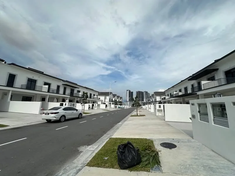 Exterior type: linked terrace house; features: white painted facade, flat roof, 2-storey buildings, manicured lawn, paved walkway, street view, surrounded by greenery, modern architectural style; style: modern.