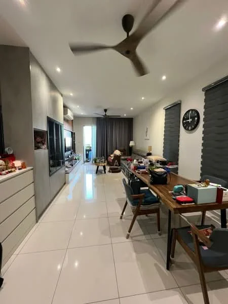 Living features: white painted walls, grey accent wall, glossy tile flooring, 5-blade ceiling fan, recessed downlights, large windows with roller blinds, wooden dining table, wooden chairs, TV console, decorative wall clock, various decorative items on surfaces; style: modern.